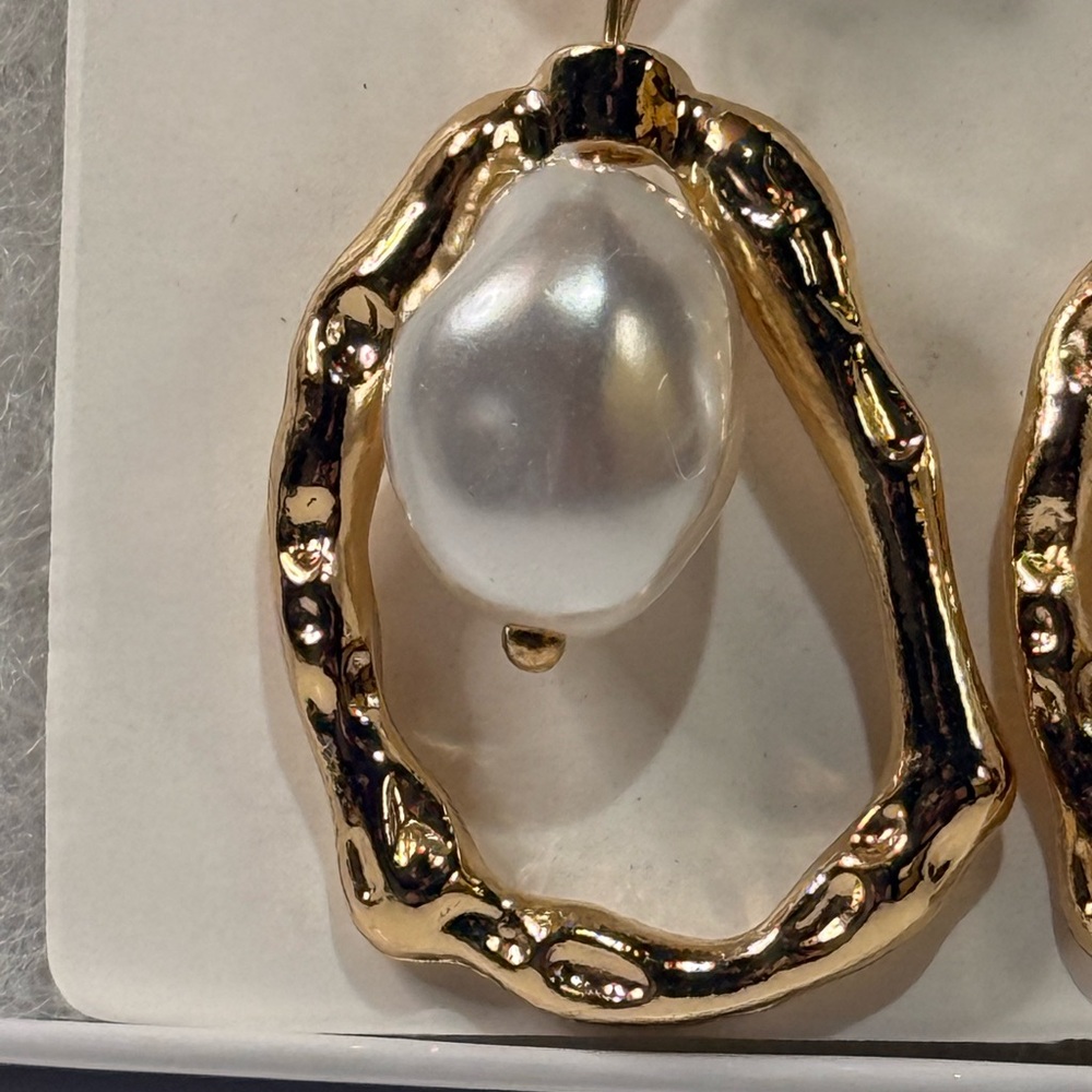 Earrings: Gold and Pearl Drop Earrings - Picture 3 of 4
